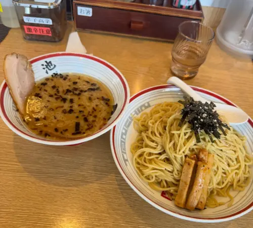 カルボナーラと蒸し鶏の香味ソース、ドリンクバーの組み合わせ