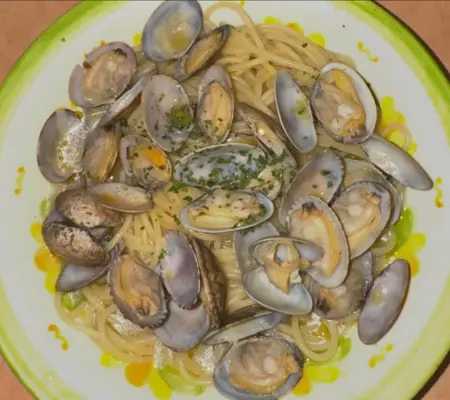 スープ入り塩味ボンゴレ