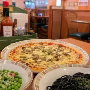 野菜ときのこのピザ